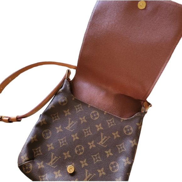Louis Vuitton Handbags - 💕💗Vuitton Brown Monogram Musette Salsa Short Strap Bag.